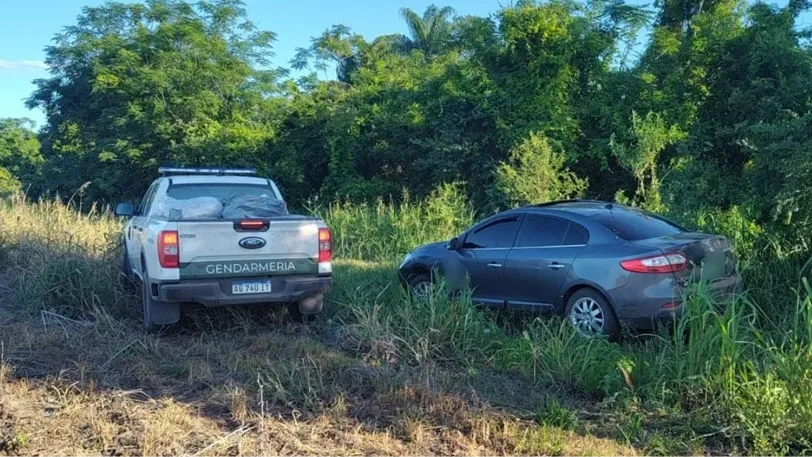 auto-estacionado-entre-malezas-con-200-kilos-de-marihuana