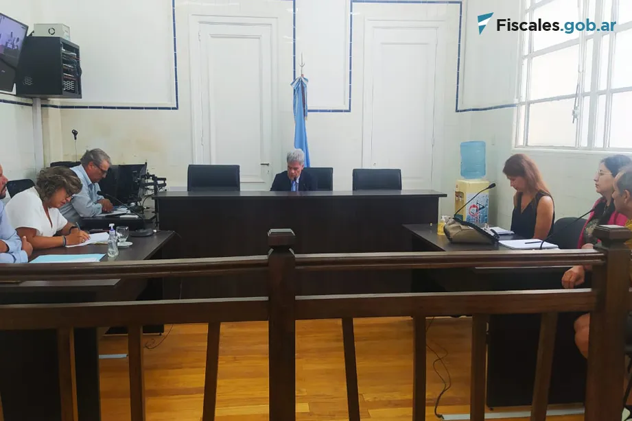 El fiscal general Carlos Amad y la auxiliar fiscal Soledad Cabezas Pinto intervinieron en la audiencia que se realizó esta mañana ante el juez de Garantías Julio Bavio