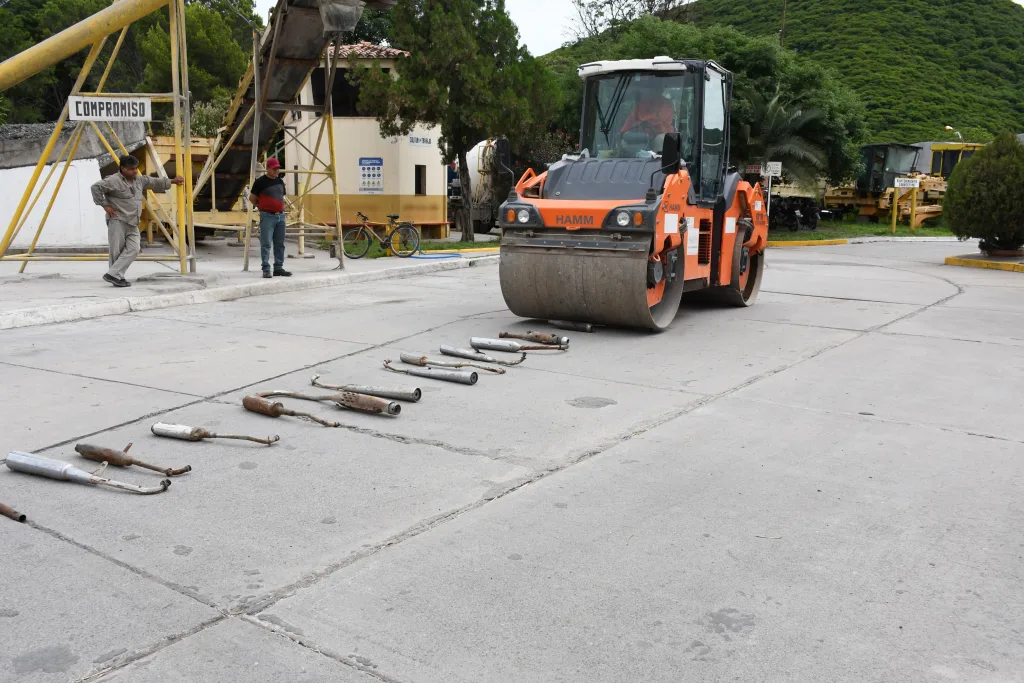 destruccion-de-canos-de-escape-1-1024x683