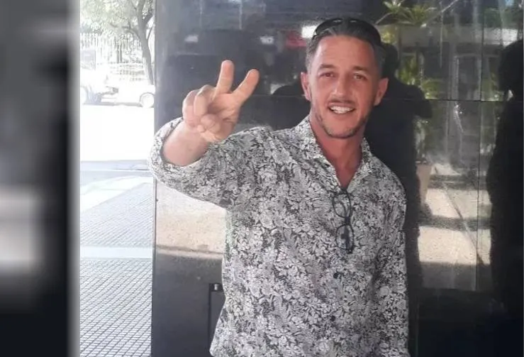 Agresor que tiró el botellazo a Milei (002)