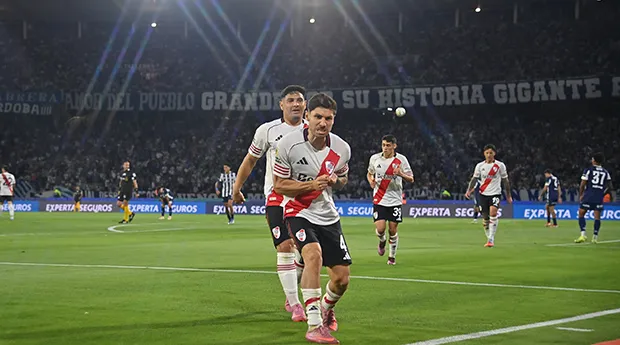 Montiel Celebra el gol que abrió el triunfo ante Talleres