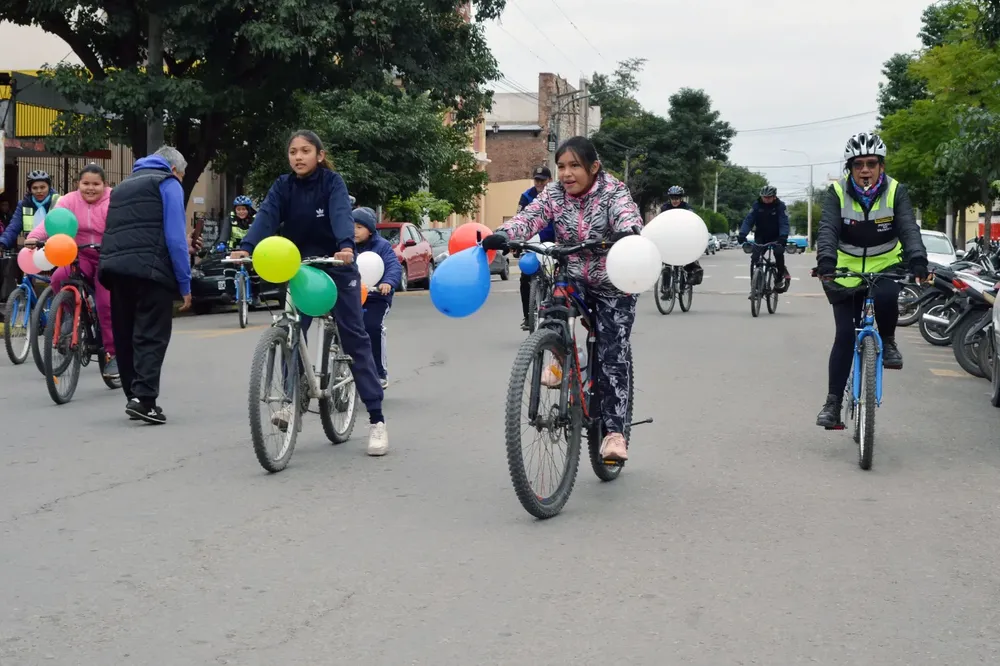 Gral Guemes bicicleteada por la Biblioteca Erika Paz (3)
