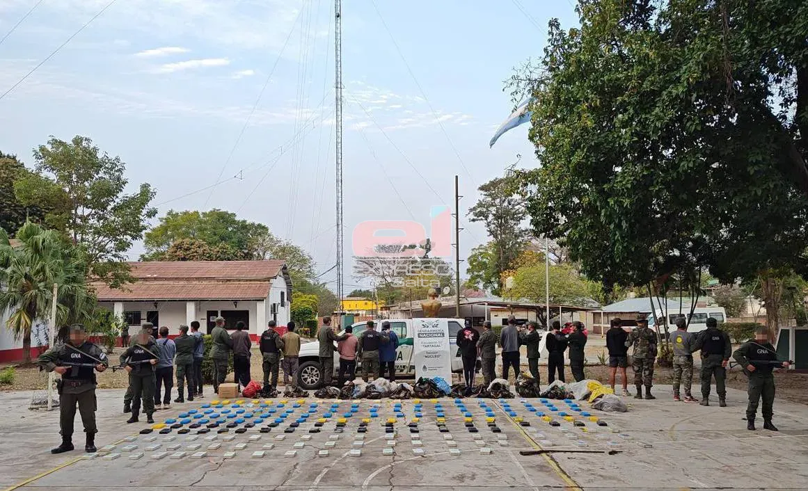 MOCHILEROS CON 200 KILOS EN EMBARCACIÓN 003