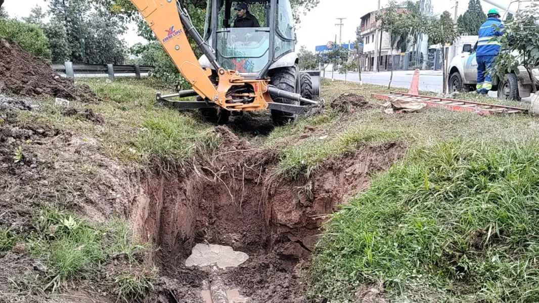 7003-reparan-la-red-colectora-cloacal-en-distintos-puntos-de-zona-sur