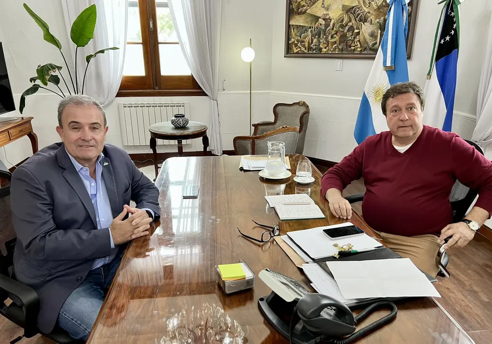 RIO NEGRO - Pedro Pesatti con el gobernador Alberto Weretilneck