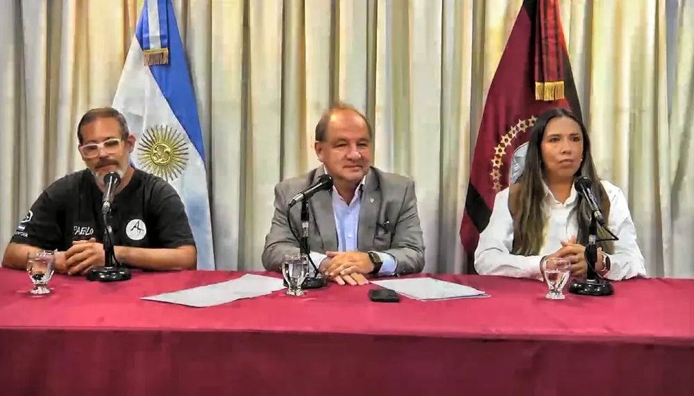 Conferencia de Prensa Villada