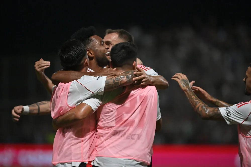 RIVER festeja su triunfo ante San Juan