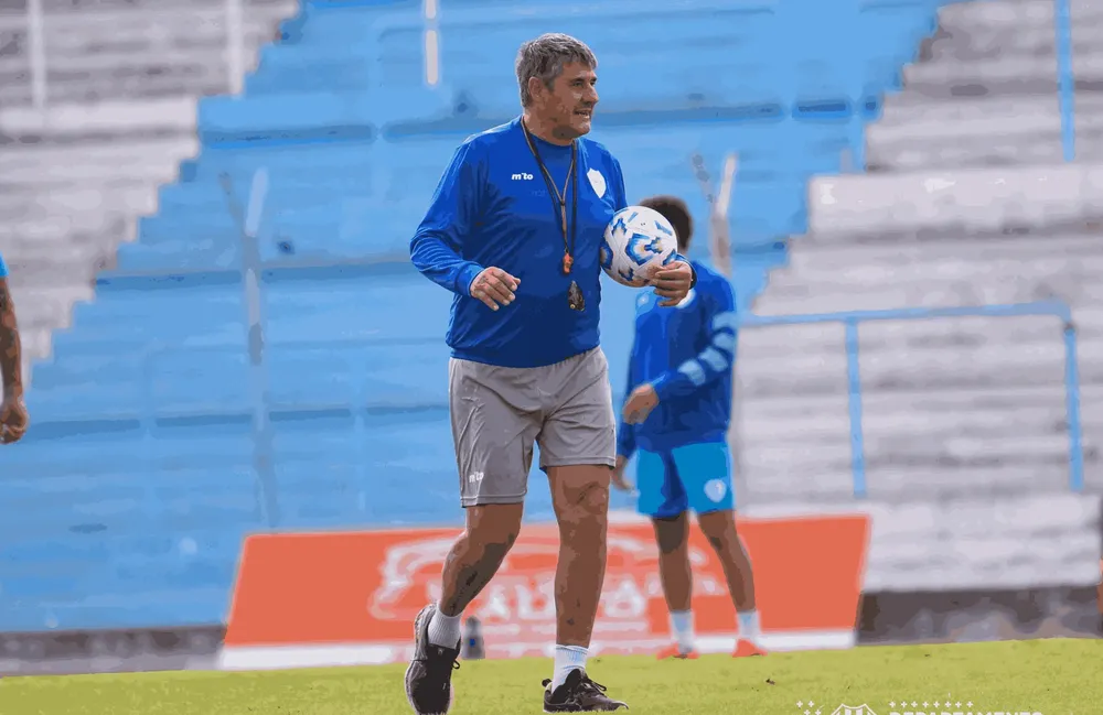 Teté Quiroz DT de Gimnasia y Tiro