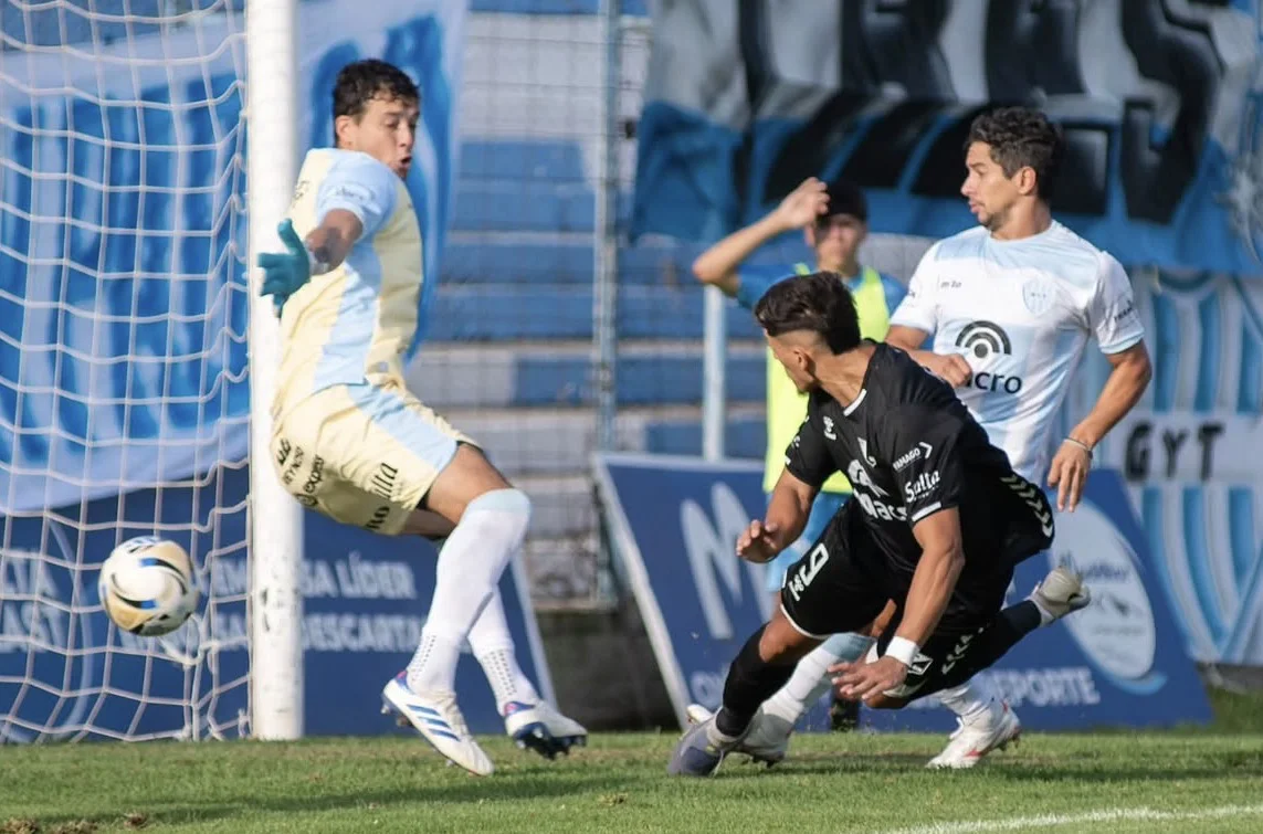 Gol de Julián López ante Gimnasia y Tiro