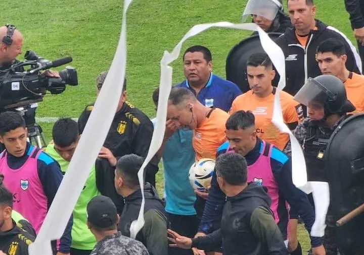 Lucas Comesaña se retira al término del primer tiempo