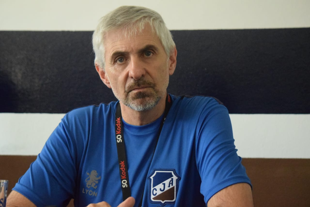 JUVENTUD- Adrián Adrover nuevo dt