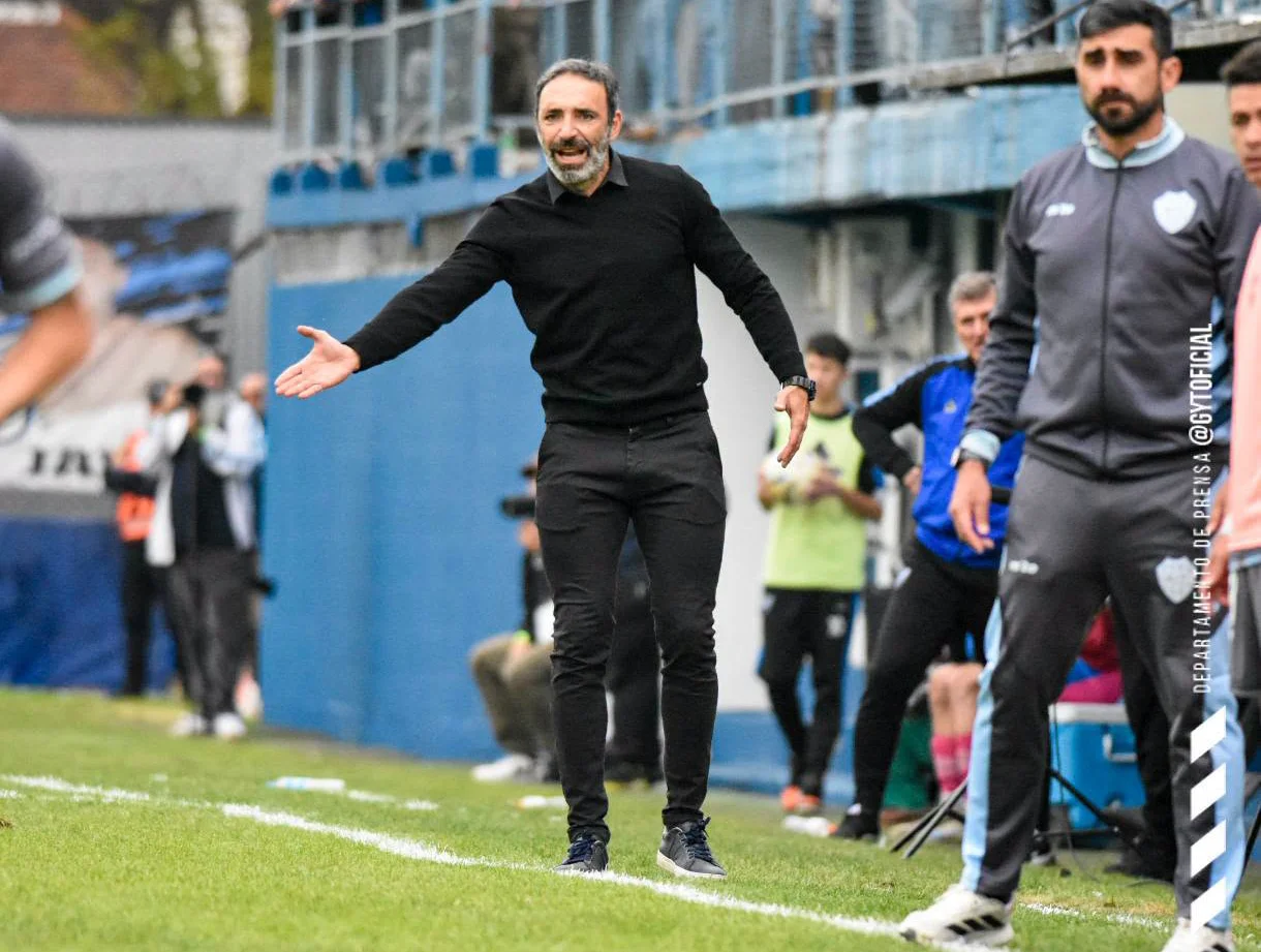 Azconzábal va encontrando el equipo