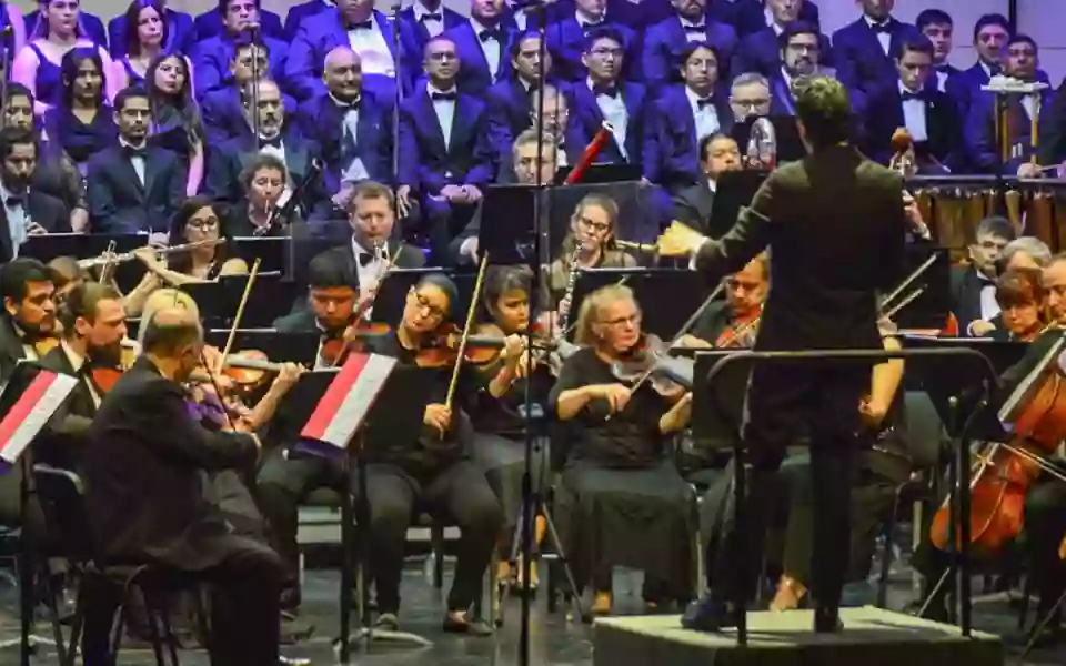 98925-la-orquesta-sinfonica-y-el-mozarteum-argentino-presentan-una-noche-de-musica-clasica