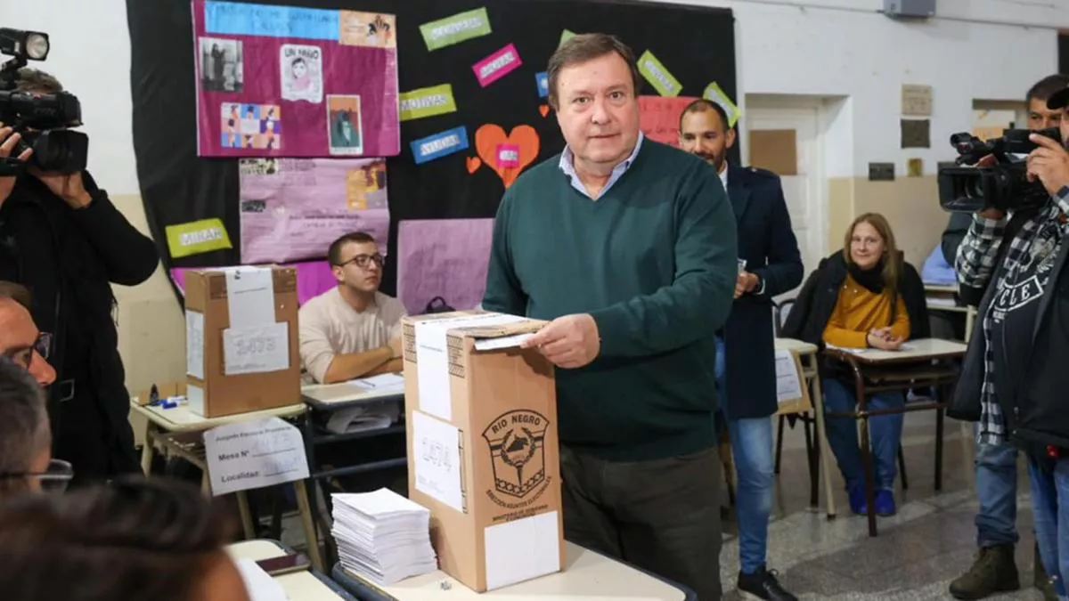 Alberto Wretilnek es nuevo gobernador de Río Negro