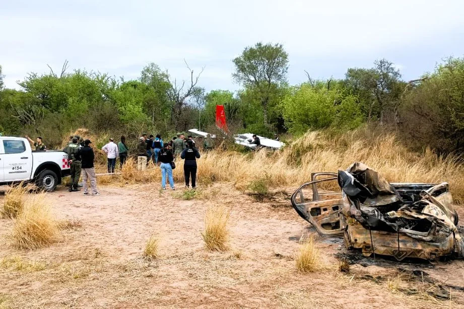 AVIONETA de narcotráfico de Bolivia que cayó en una finca de Rosaro de la Frontera