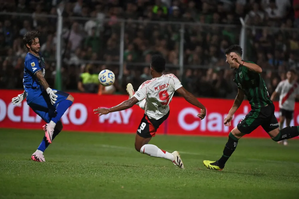 RIVER Miguel Borja y su golazo