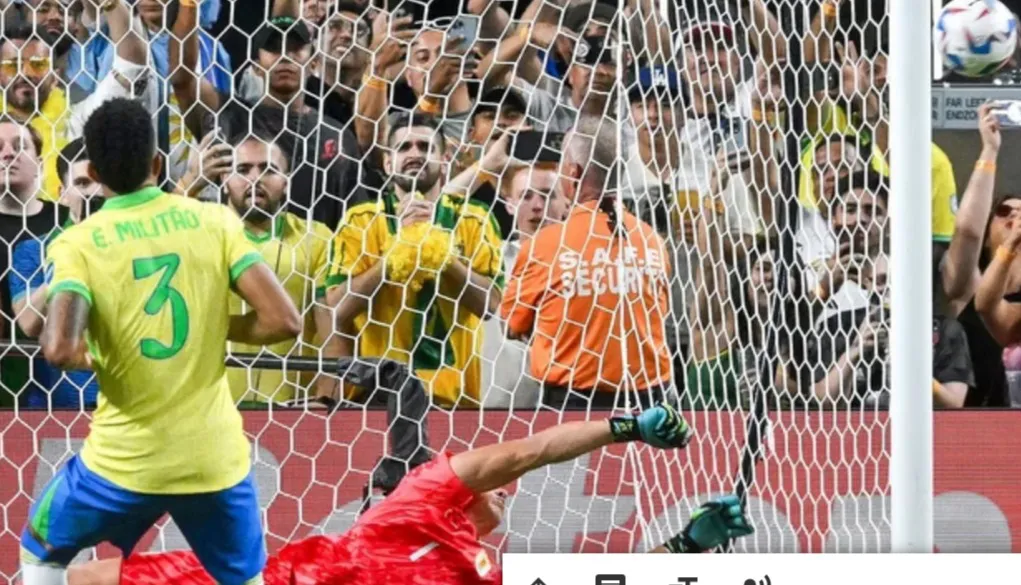 MIlitao ve como el arquero uruguayo le saca el penal