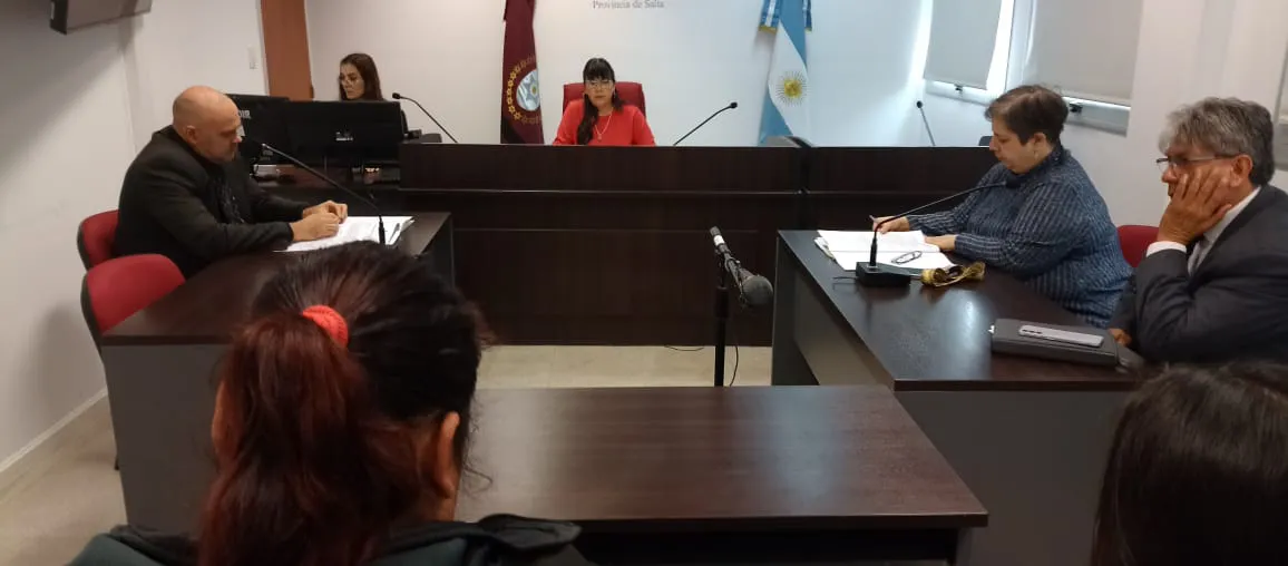 Juicio a dos falsificadoras de certificados de salud
