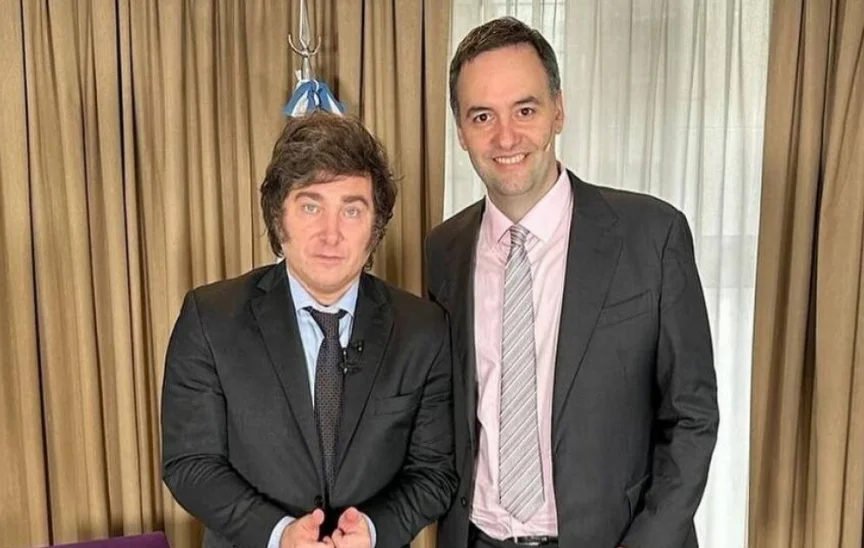 Milei con Manuel Adorni van a Córdoba
