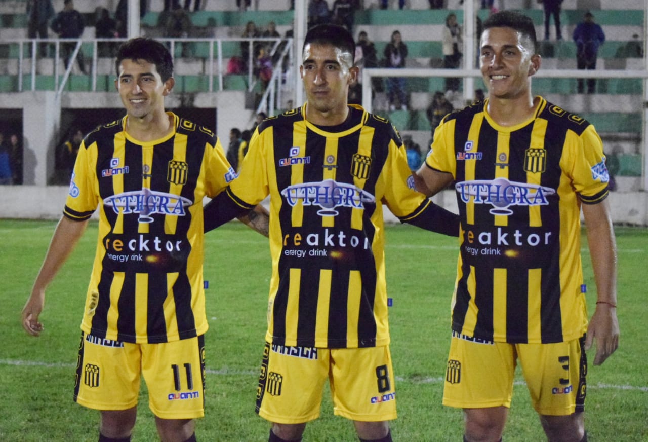 Axel Burgos - Darío Galván y Pablo Dattilo autores de los goles del mirasol frente a Cachorros