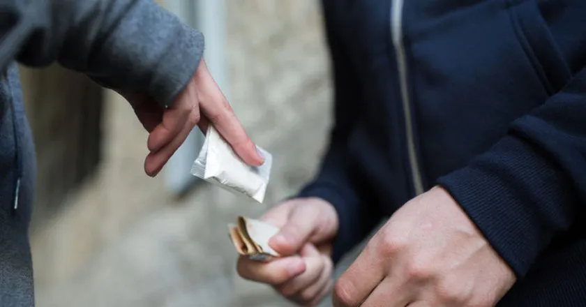 138003120160920-840x440