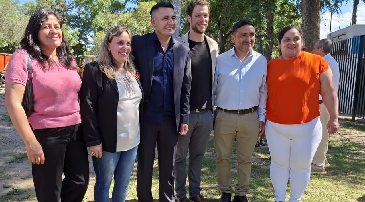 Jorge Sergio Daniel Viveros con Tane Da Souza y otros 090