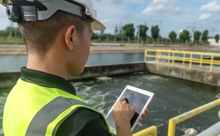 operario de planta de efluentes saneamiento