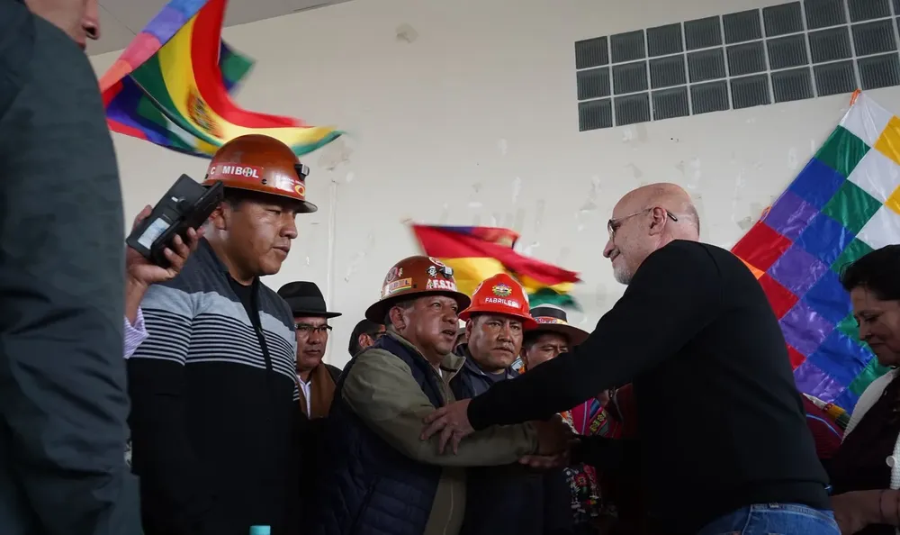 BOLIVIA la Central Obrera Boliviana volteó el decreto 5503 de Paz Pereira