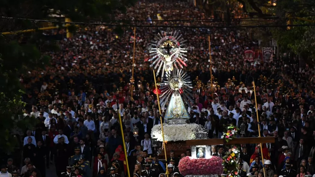 24952-el-pueblo-de-salta-renovo-su-pacto-de-fidelidad-y-amor-con-el-senior-y-la-virgen-del-milagro