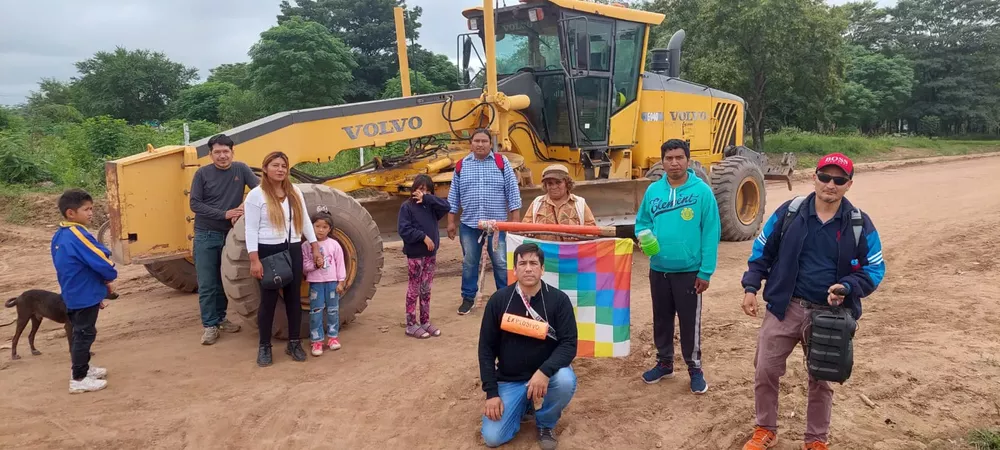 Docentes y caciques en el inicio de la marcha