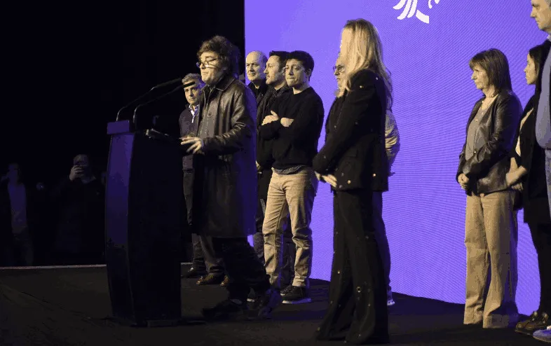 Javier Milei aceptó la derrota pero dijo que no se desviarán el rumbo del gobierno 009