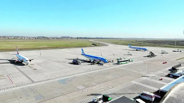 Aeropuerto Martín Miguel de Güemes - aviones en pista