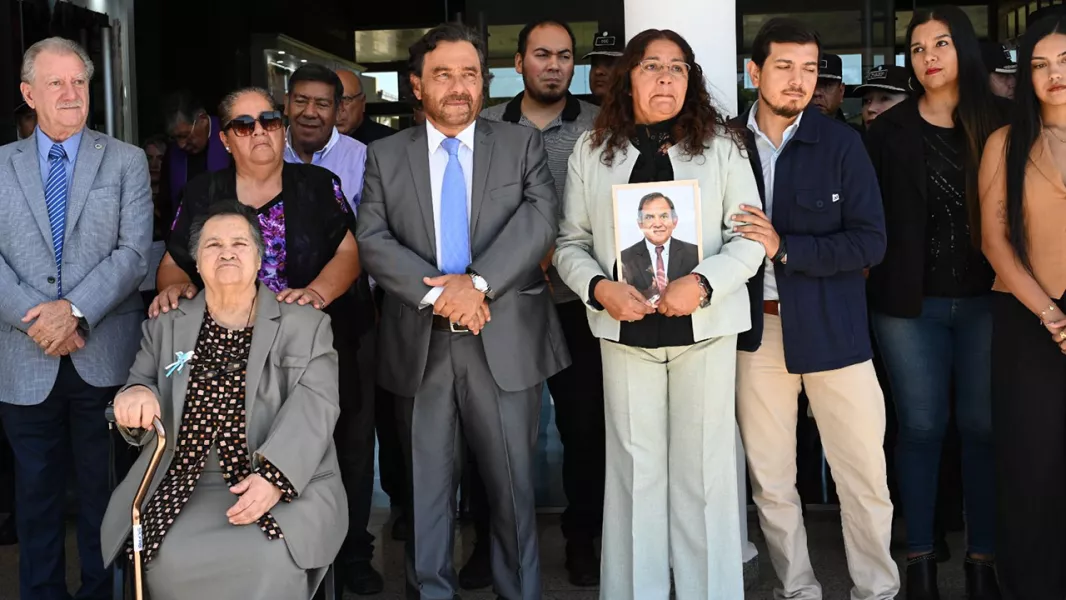 17482-con-la-presencia-del-gobernador-se-rindio-homenaje-a-la-trayectoria-del-comisario-vicente-cordeyro