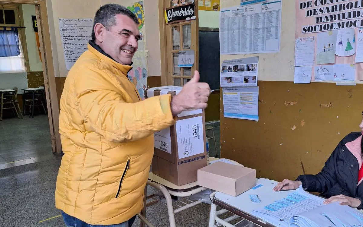 Olmedo votó en la escuela Jacoba Saravia 002