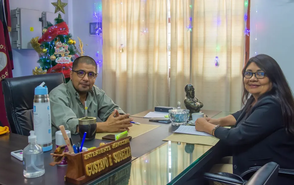 SALVADOR MAZZA- Subelza con la concejal Solís que renunció a su dieta