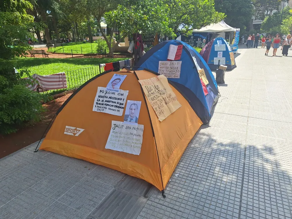 Carpas de municipales de Pichanal contra Jalit (3)