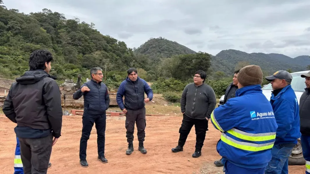 102523-aguas-del-norte-realizo-tareas-de-mantenimiento-y-actualizacion-de-software-de-los-dispositivos-de-control-de-algas