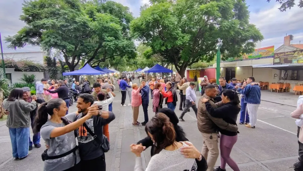 tango paseo de los poetas