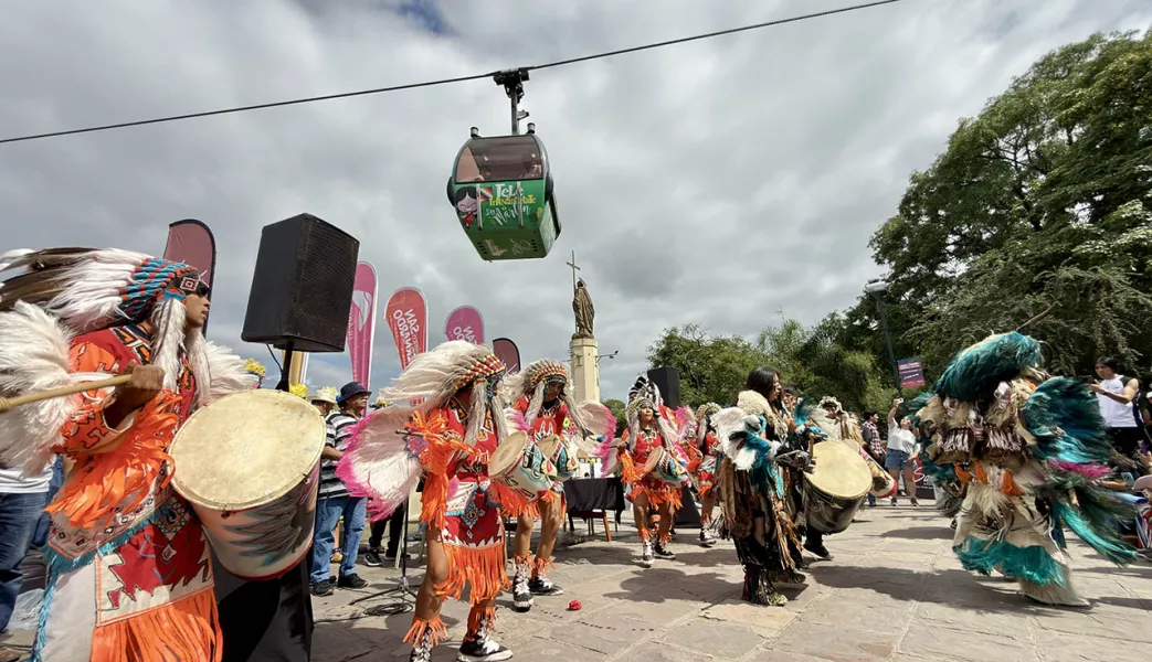 21515-se-presento-el-corso-de-la-ciudad-2026-desde-la-cima-del-cerro-san-bernardo