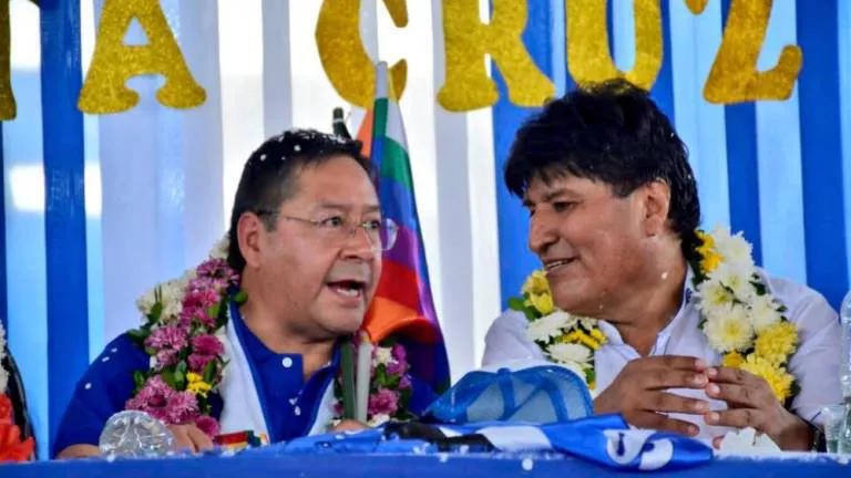 BOLIVIA Luis Arce Catacora con Evo encongreso del MAS en Santa Cruz