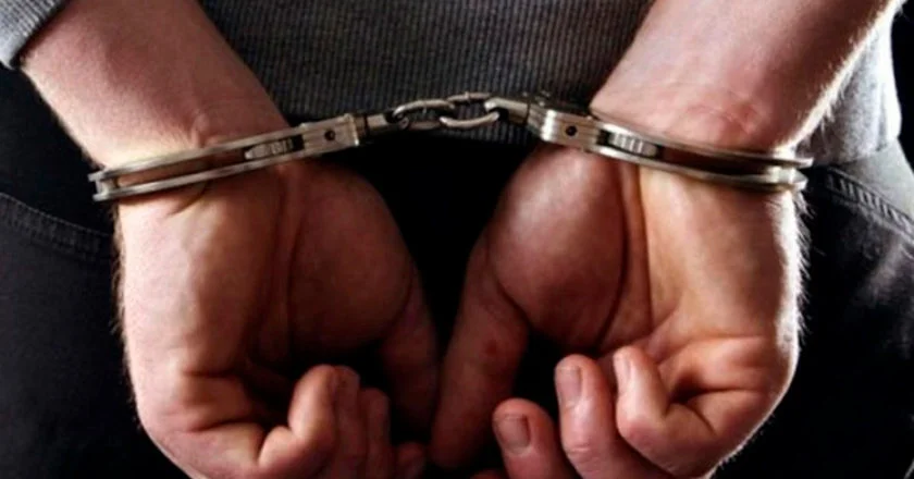 detenido-esposado-840x440