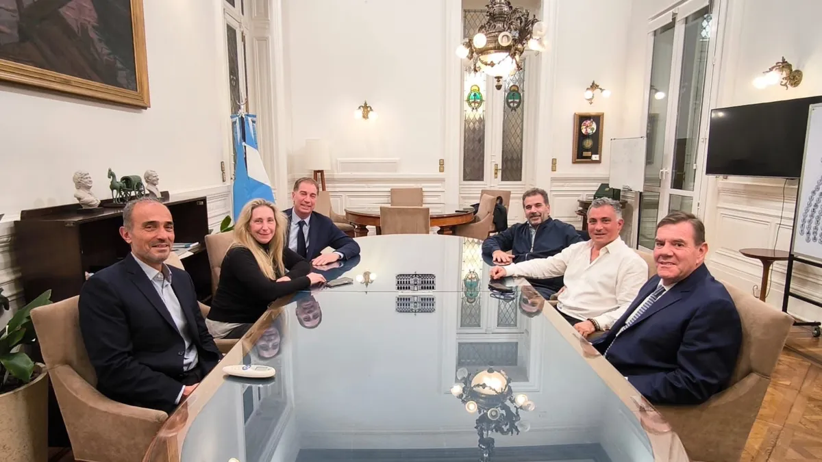 karina-milei-eduardo-lule-menem-sebastian-pareja-lla-se-reunieron-los-diputados-del-pro-bonaerense-cristian-ritondo-diego-santilli-y-el-intendente-mar-del-plata-guillermo-montenegro-foto-karina-milei-x