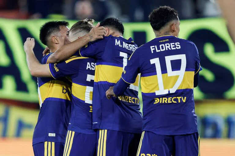 el-abrazo-de-los-jugadores-de-boca-con-R2R56R3LEBEARIXSNBMSIYUMTM