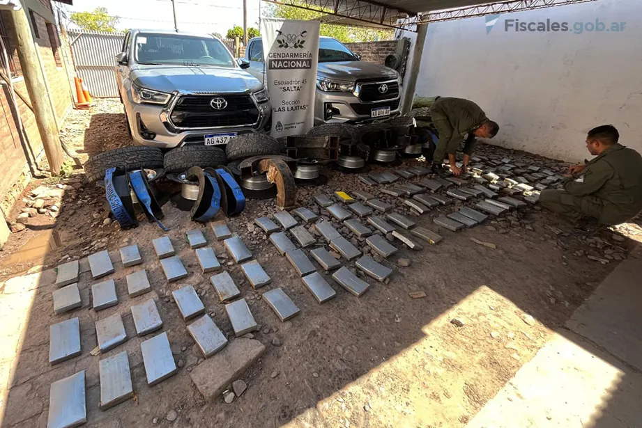 Gendarmería- Los 136 paquetes con 110 kilos de cocaína estaban ocultos en los neumáticos
