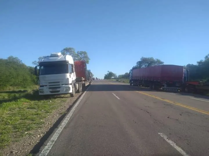 Trafic de OCA chocó con un camión estacionado en la ruta 9-34 (1)