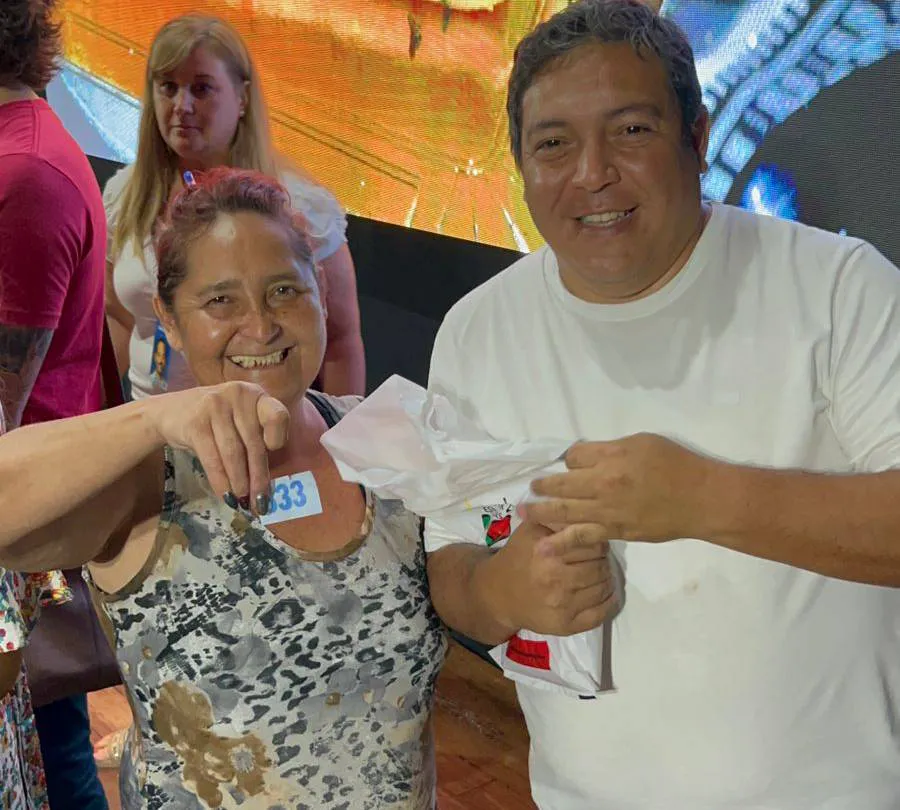 Albornoz y una vecina (1)