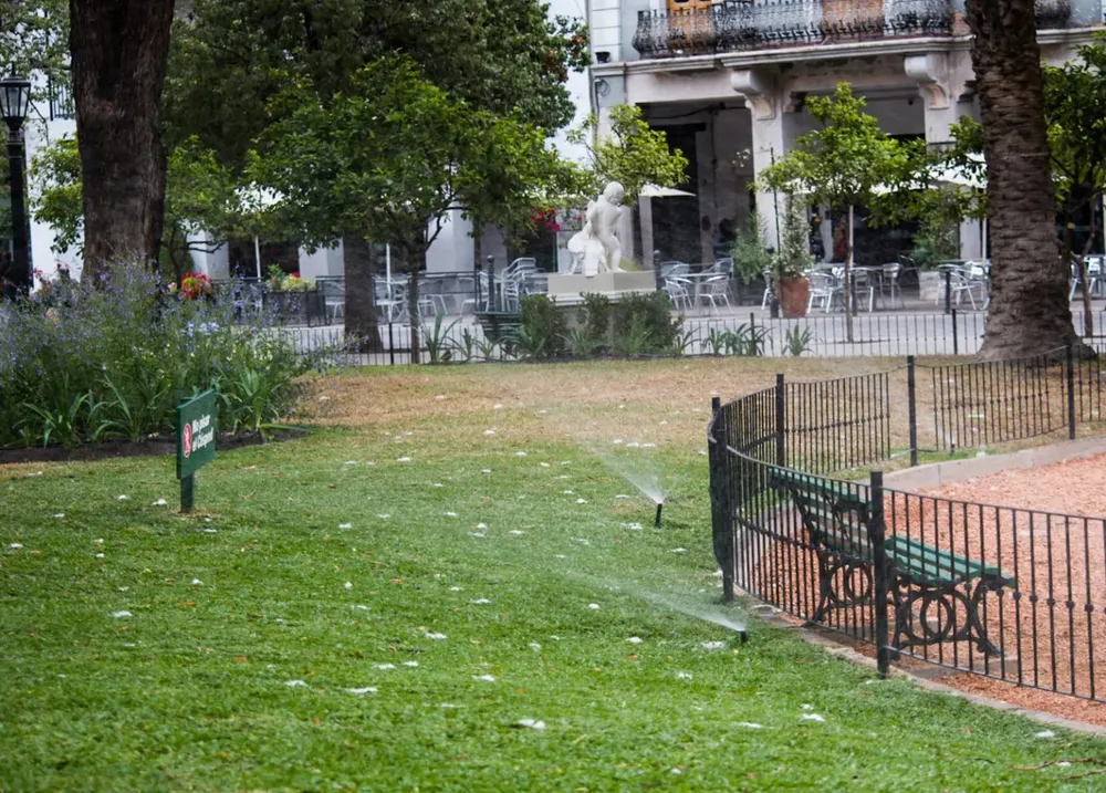 riego-en-plaza-9-de-julio 1