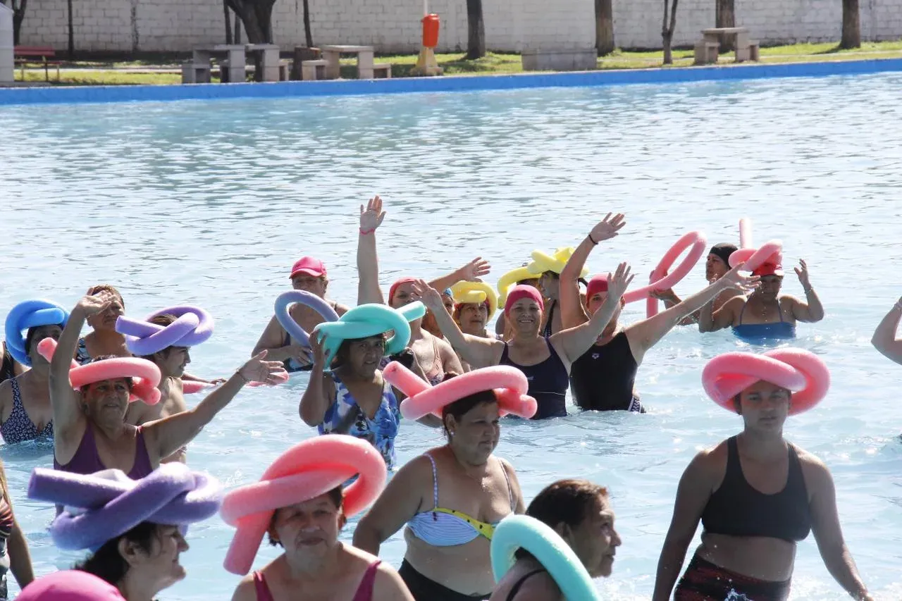 adultos mayores pileta
