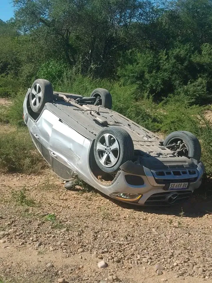 Morillo volcó un Mercedes Benz con cuatro pasajeros 008