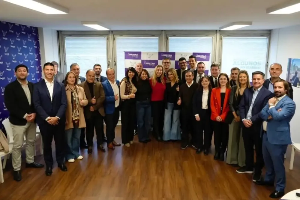 Karina Y los Menem juntaron a los jefes de departamentos (1)